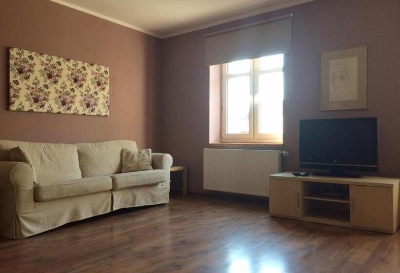 هتل Home & Travel