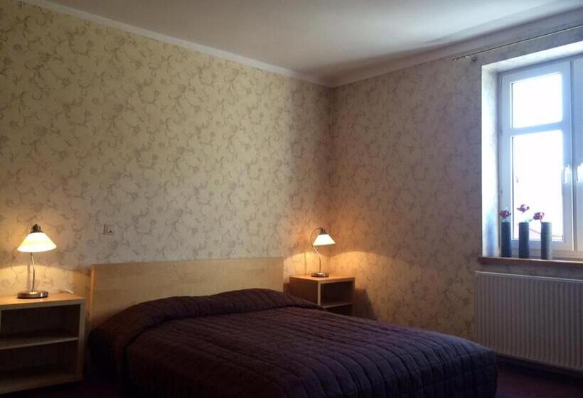 هتل Home & Travel