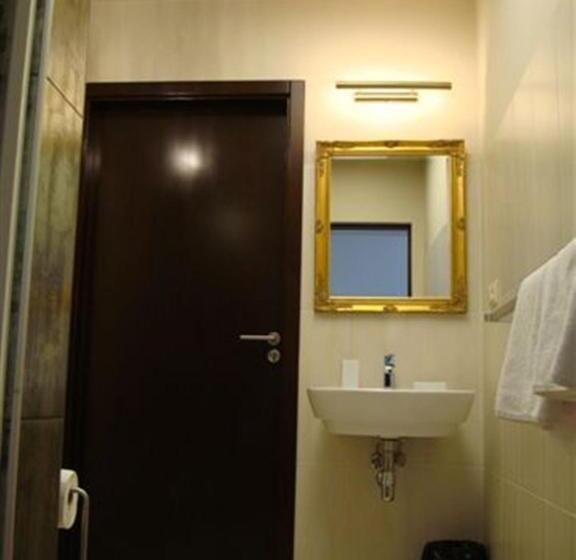 هتل Home & Travel