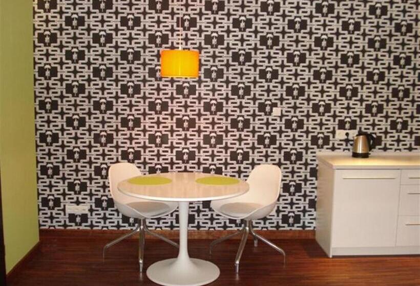 هتل Home & Travel