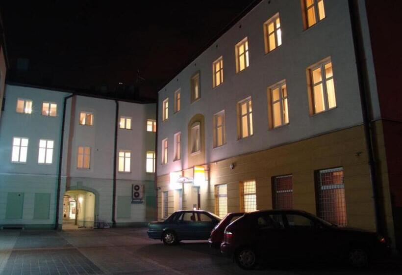 هتل Home & Travel