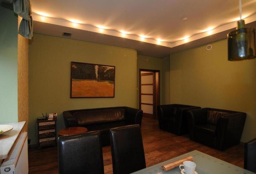 هتل Home & Travel