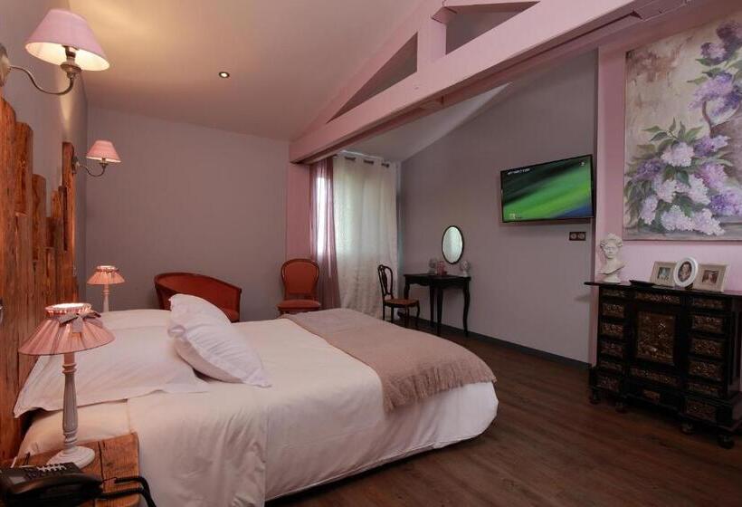 Отель Hôtel Le Manoir Des Montagnes