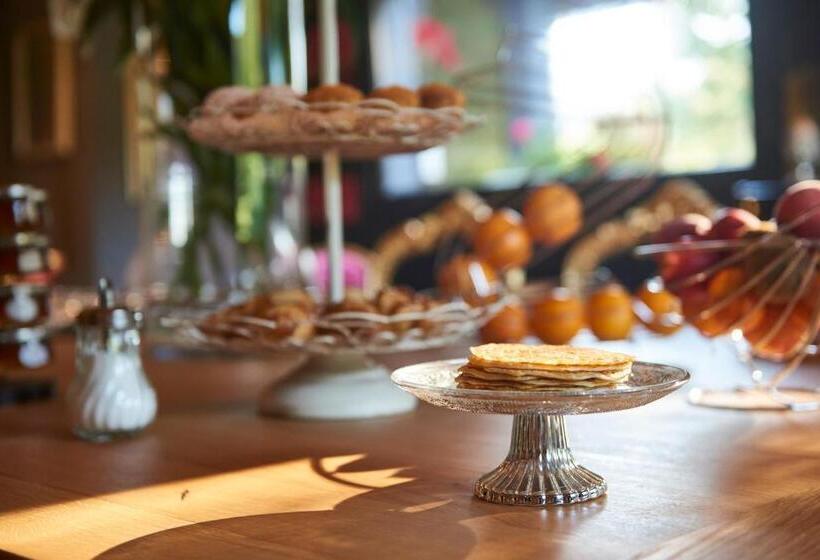 Отель Hôtel Le Manoir Des Montagnes