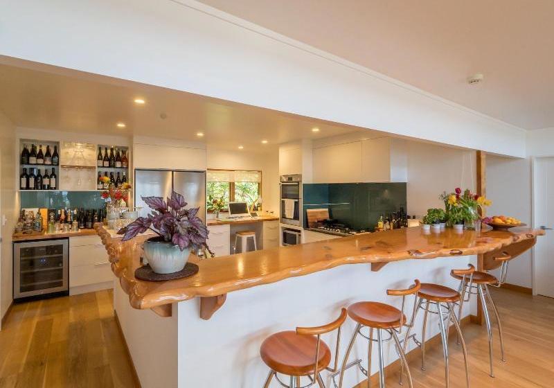 Отель Huntaway Lodge