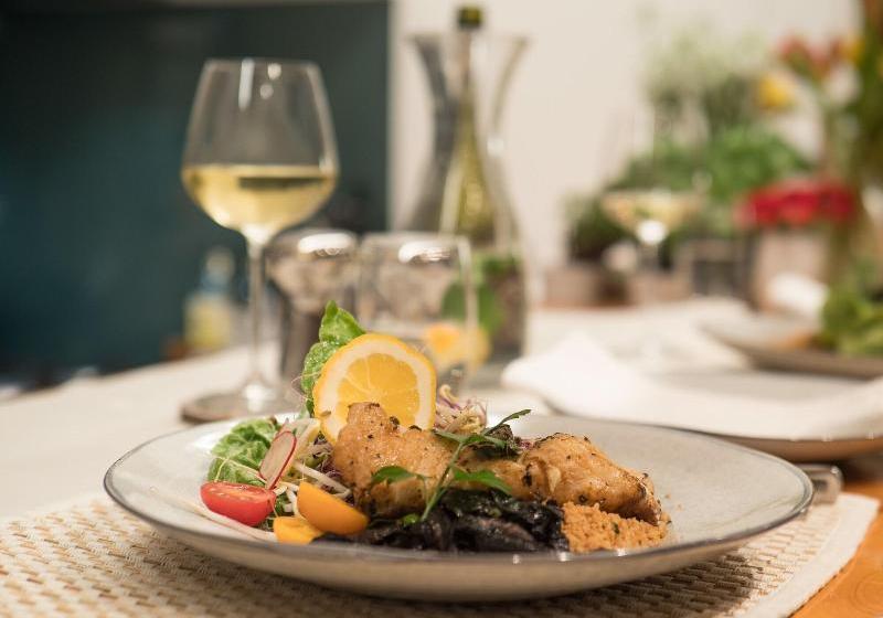 Отель Huntaway Lodge