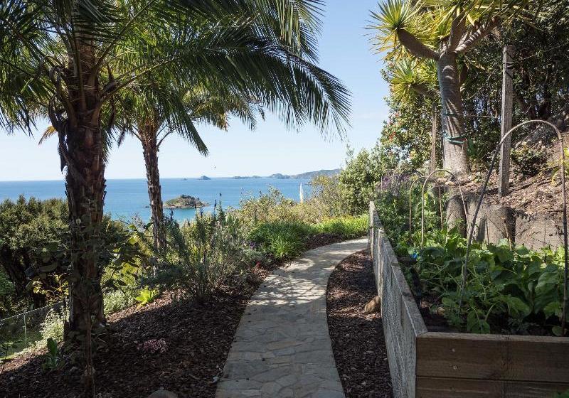 Отель Huntaway Lodge