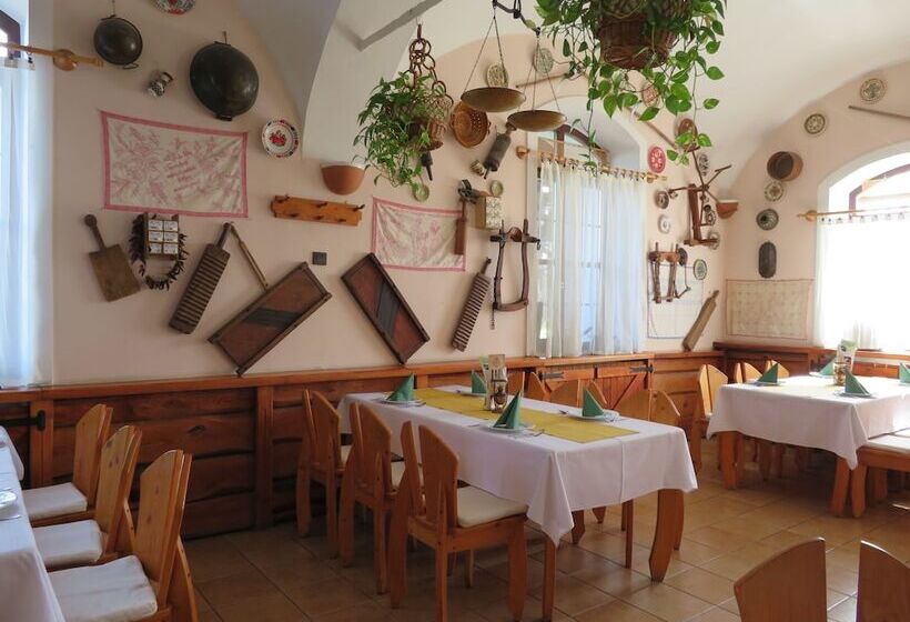 ホテル Józsi Bácsi Vendéglője és Szállodája