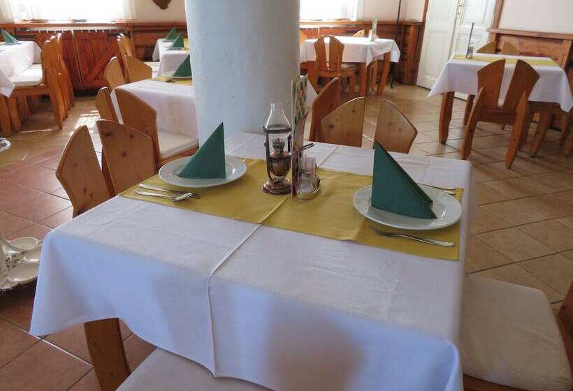 ホテル Józsi Bácsi Vendéglője és Szállodája