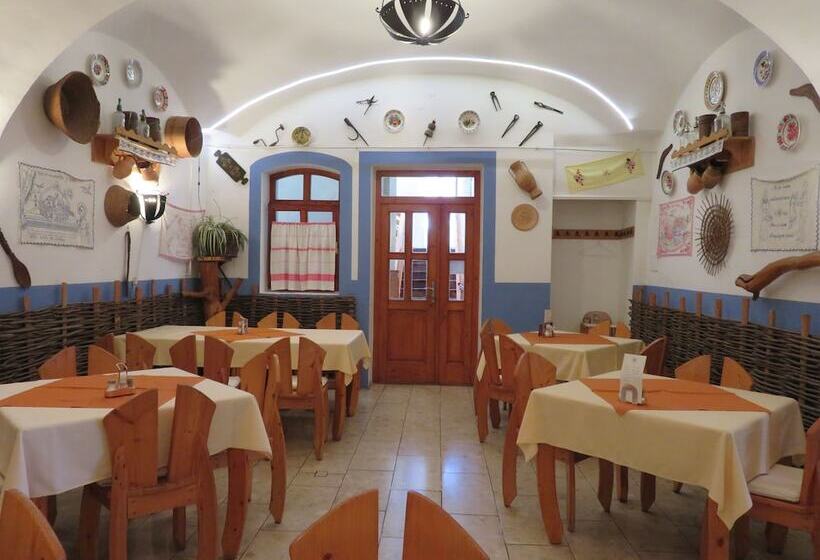 هتل Józsi Bácsi Vendéglője és Szállodája