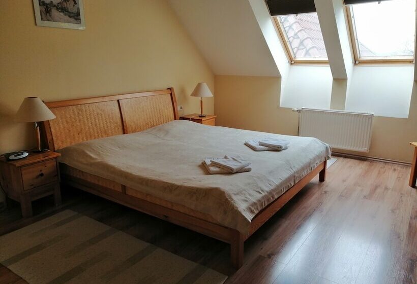 ホテル Józsi Bácsi Vendéglője és Szállodája