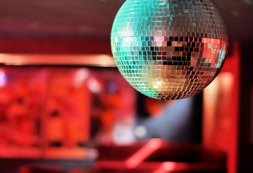 هتل Komoda Club Residence