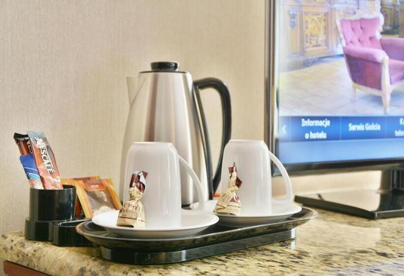 هتل Komoda Club Residence