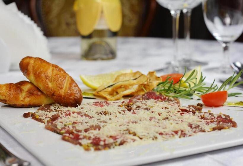 هتل Komoda Club Residence