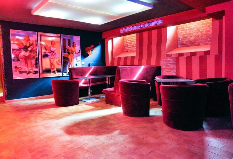 هتل Komoda Club Residence