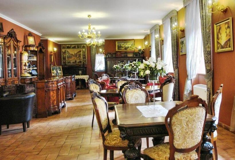 هتل Komoda Club Residence