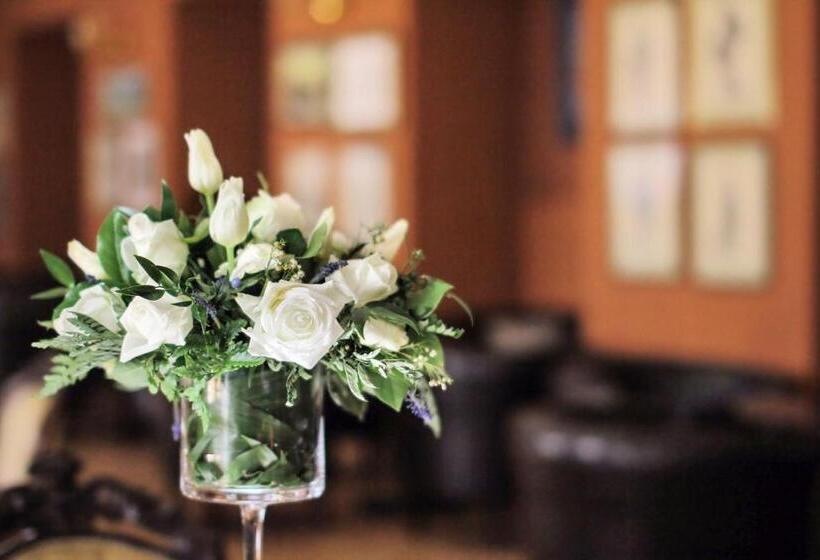 هتل Komoda Club Residence