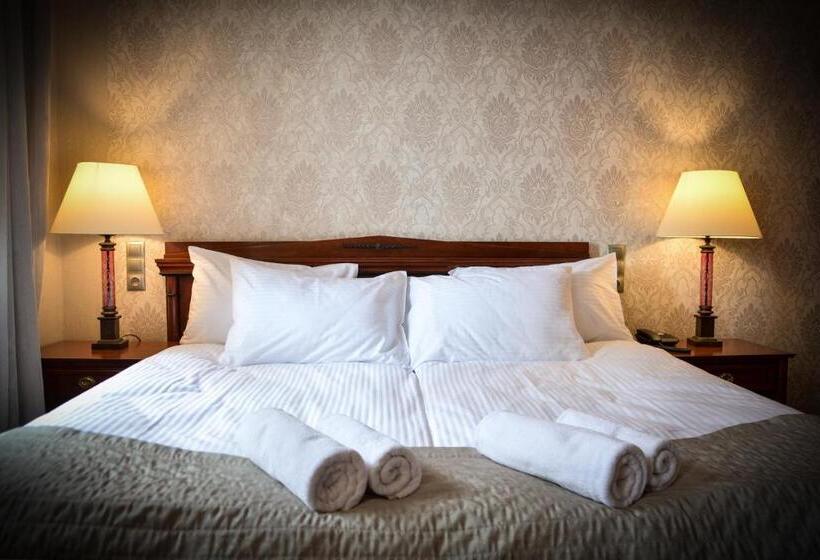 هتل Komoda Club Residence