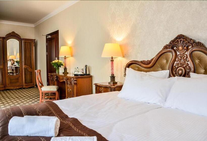 هتل Komoda Club Residence