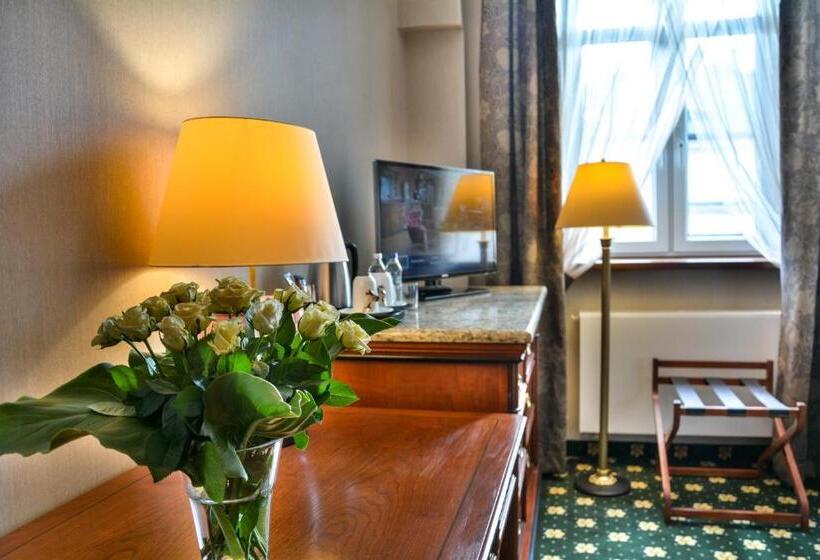 هتل Komoda Club Residence