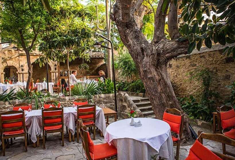 בית מלון כפרי Kyrenia Palace Boutique