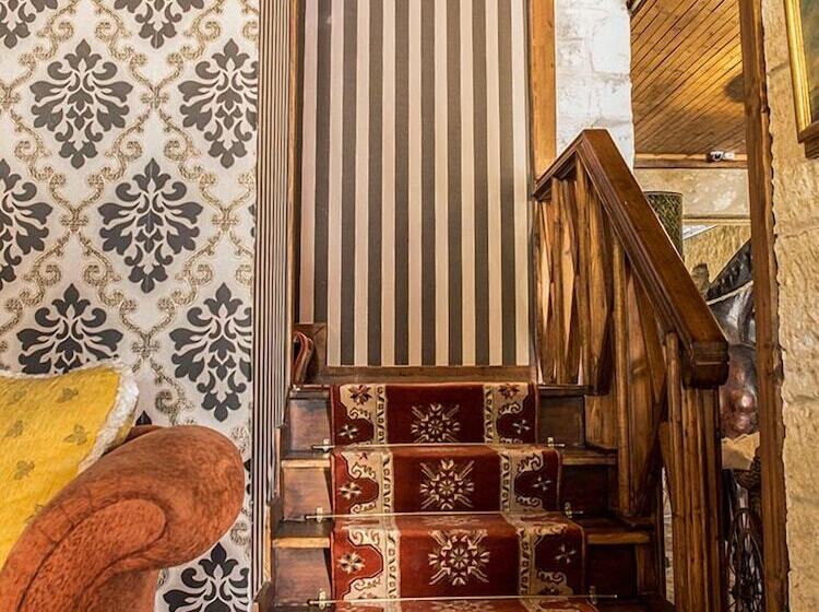 בית מלון כפרי Kyrenia Palace Boutique