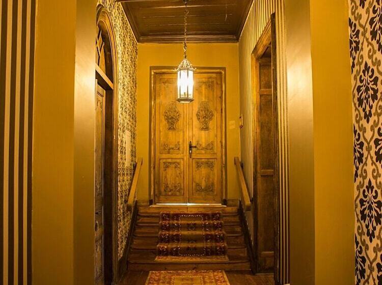 בית מלון כפרי Kyrenia Palace Boutique