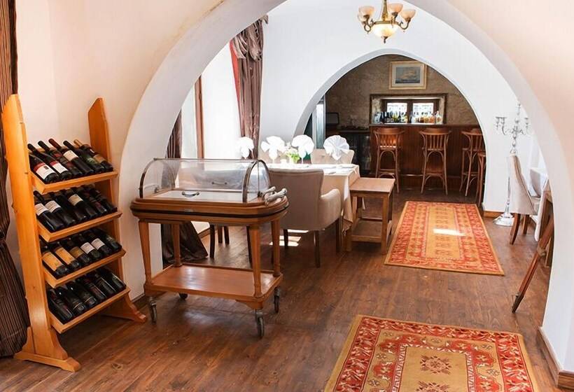 בית מלון כפרי Kyrenia Palace Boutique