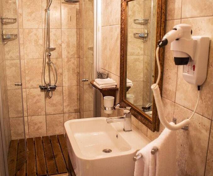 בית מלון כפרי Kyrenia Palace Boutique