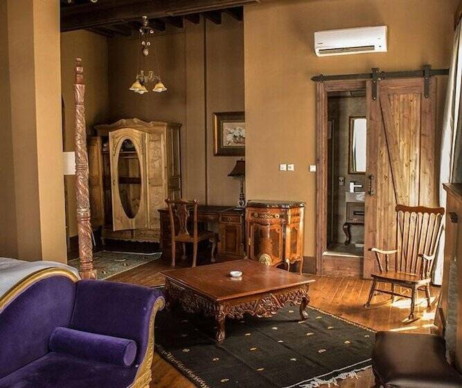 בית מלון כפרי Kyrenia Palace Boutique