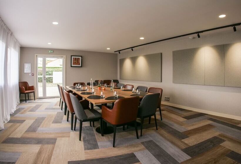 Отель Logis Hôtels Le Saint Pierre