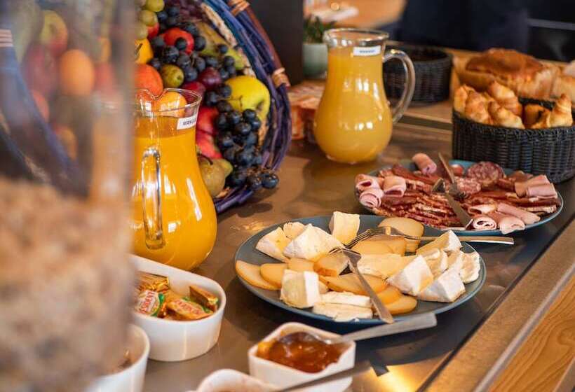 Отель Logis Hôtels Le Saint Pierre