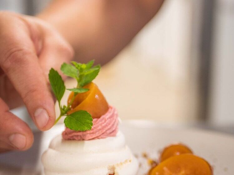 Отель Logis Hôtels Le Saint Pierre