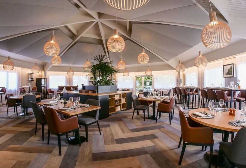 Отель Logis Hôtels Le Saint Pierre