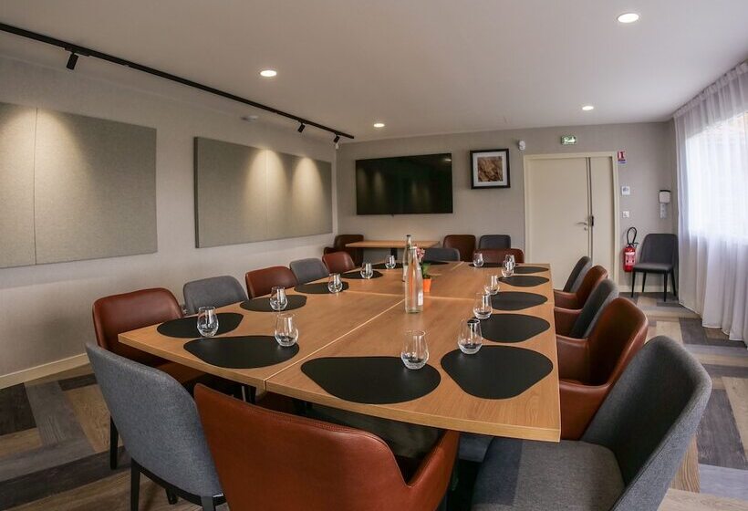 Отель Logis Hôtels Le Saint Pierre