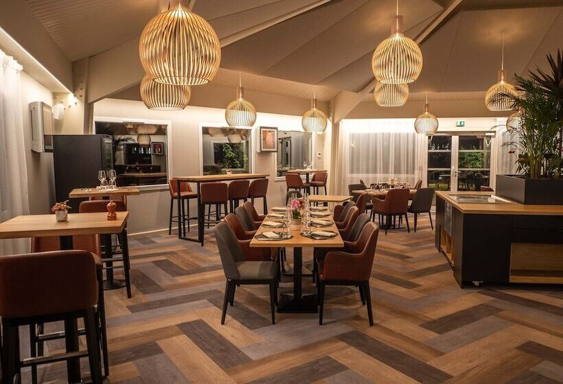 Отель Logis Hôtels Le Saint Pierre