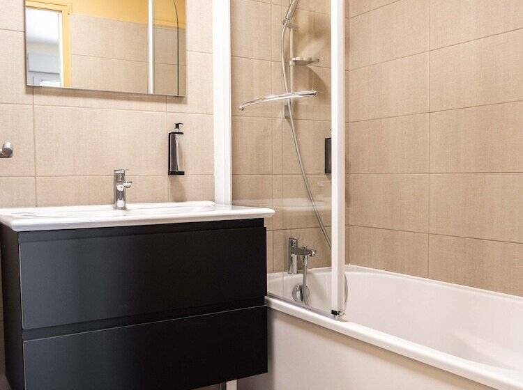 Отель Logis Hôtels Le Saint Pierre