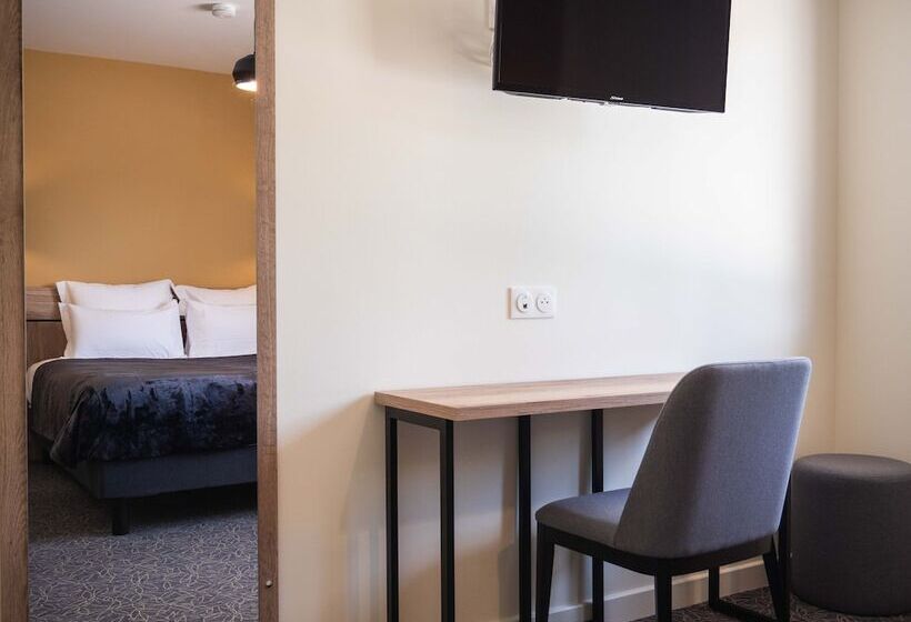 Отель Logis Hôtels Le Saint Pierre