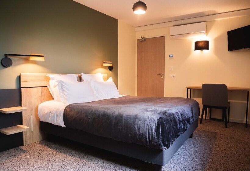 Отель Logis Hôtels Le Saint Pierre