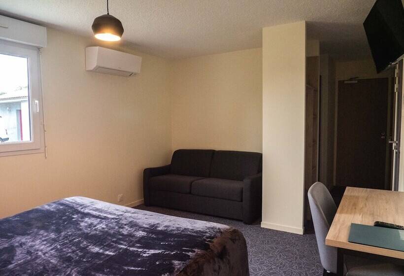 Отель Logis Hôtels Le Saint Pierre