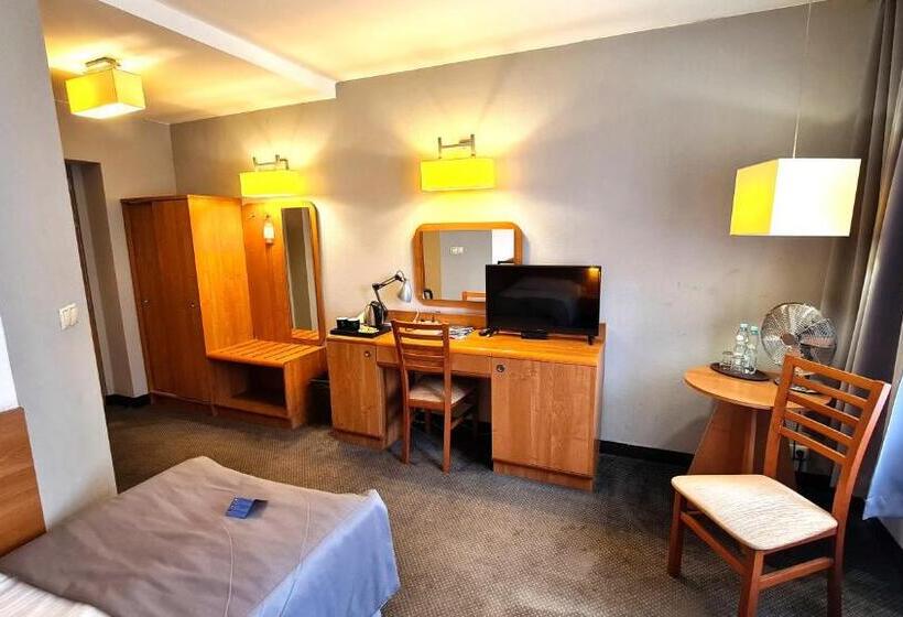 هتل Malinowski Economy