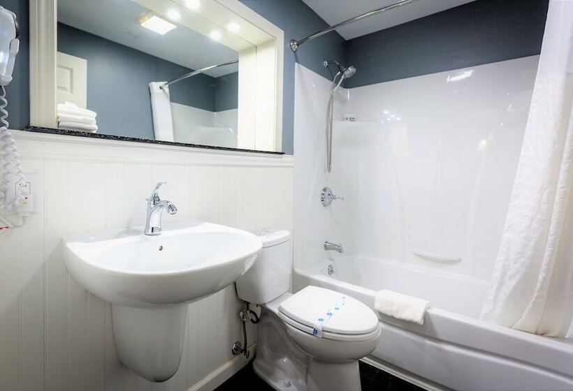 فندق Mt Madison Inn & Suites