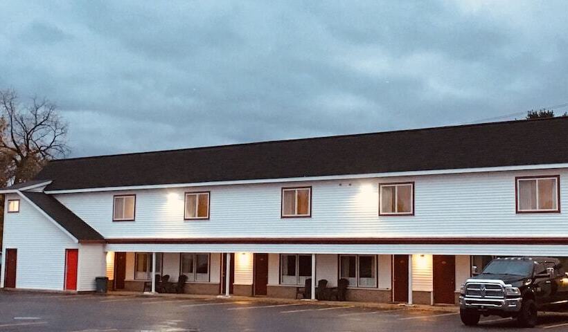 בית מלון כפרי North Country American Inn