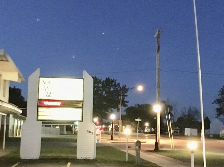 בית מלון כפרי North Country American Inn