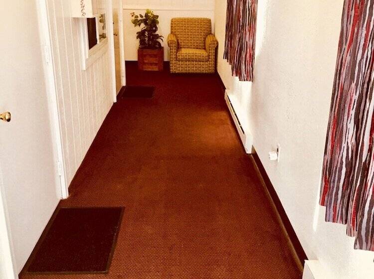 בית מלון כפרי North Country American Inn