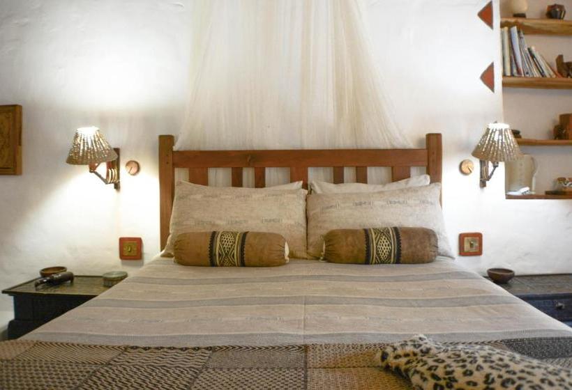 בית מלון כפרי Old Thatch Lodge