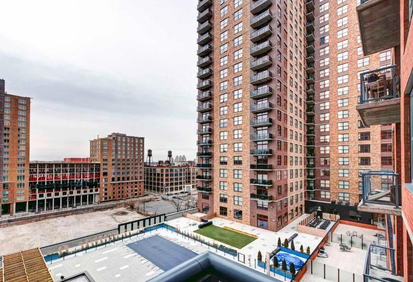 Отель Pelican Residences At Cast Iron Lofts