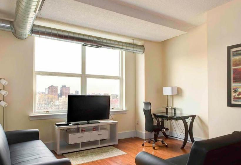 Отель Pelican Residences At Cast Iron Lofts