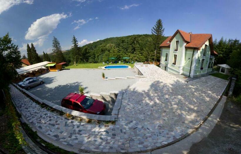 هتل Penzión Zlatý Jeleň