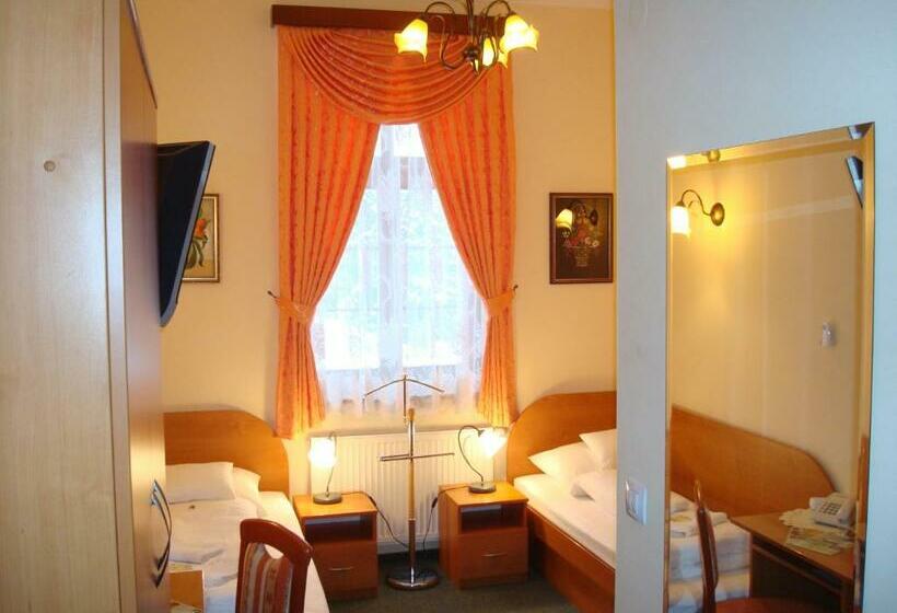 هتل Penzión Zlatý Jeleň